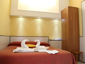 Down comforters, in-room safe, desk, iron/ironing board - Hotel Lugano (Milan)