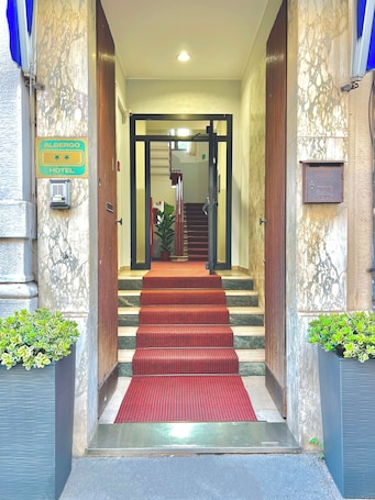 Ingresso della struttura. Sara Hotel