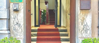 Sara Hotel