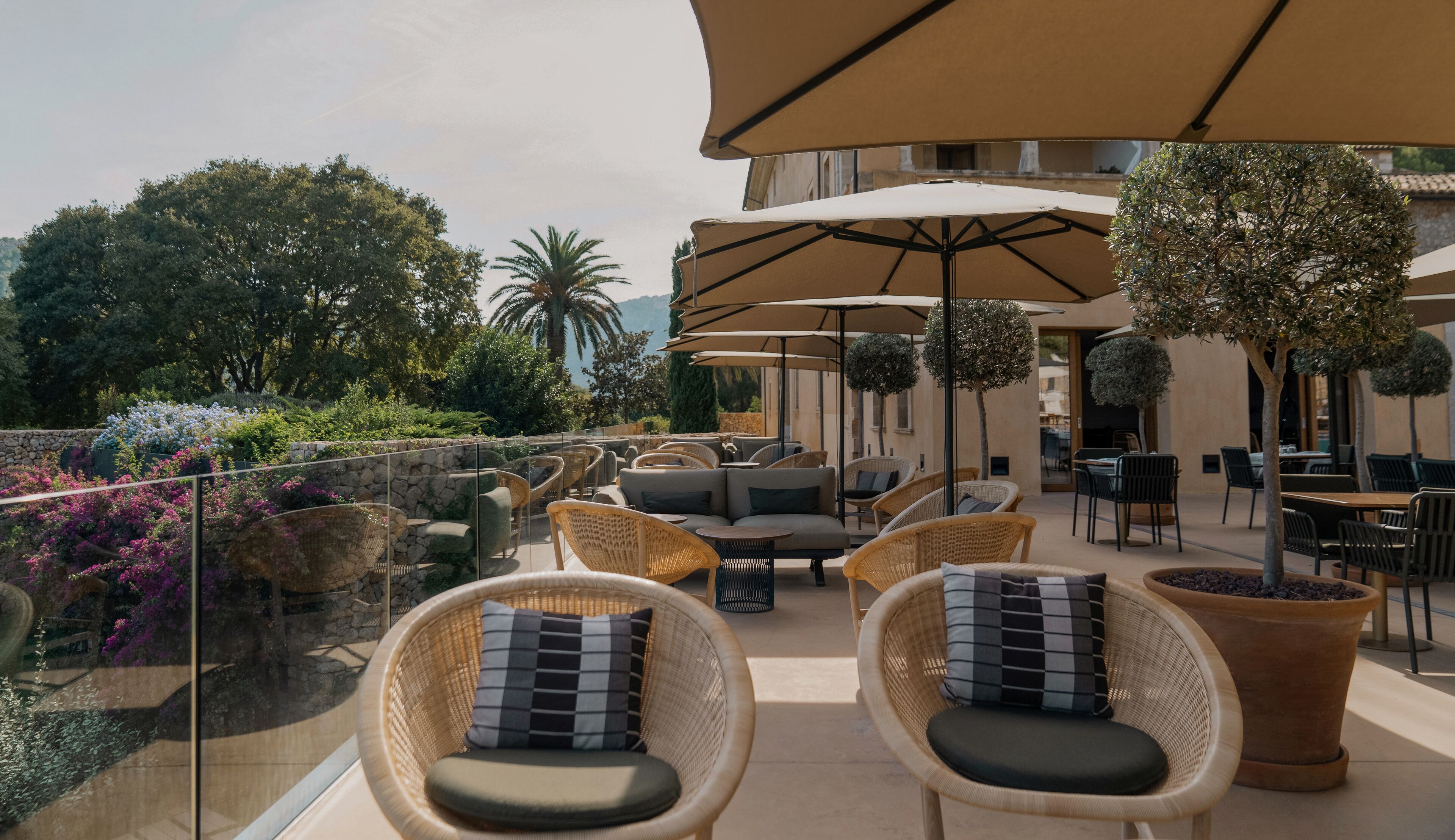 2 restaurants, breakfast, lunch, dinner served; mediterranean cuisine