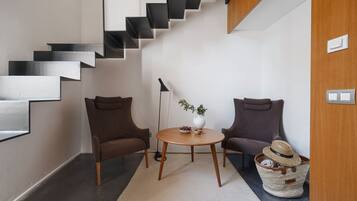 Dúplex superior, bañera de hidromasaje | Sábanas de algodón egipcio, ropa de cama de alta calidad, minibar