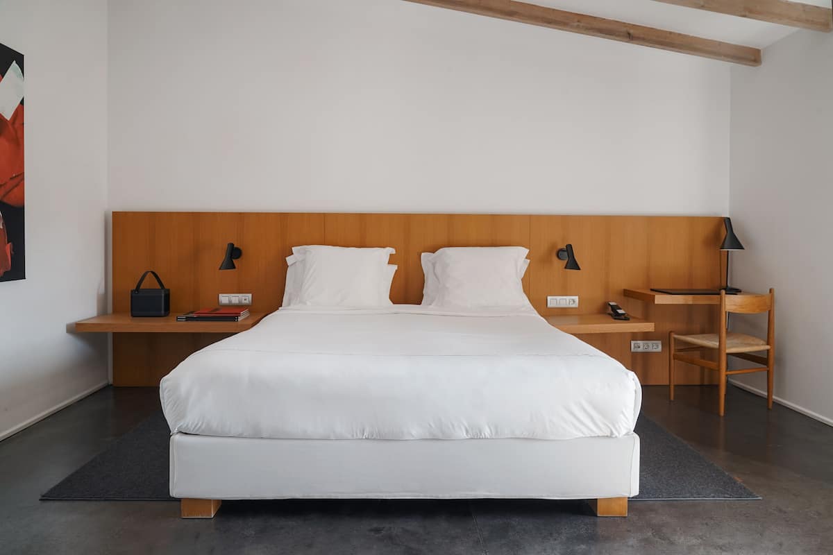 Superior Double Room, Bathtub | 1 bedroom, Egyptian cotton sheets, premium bedding, minibar