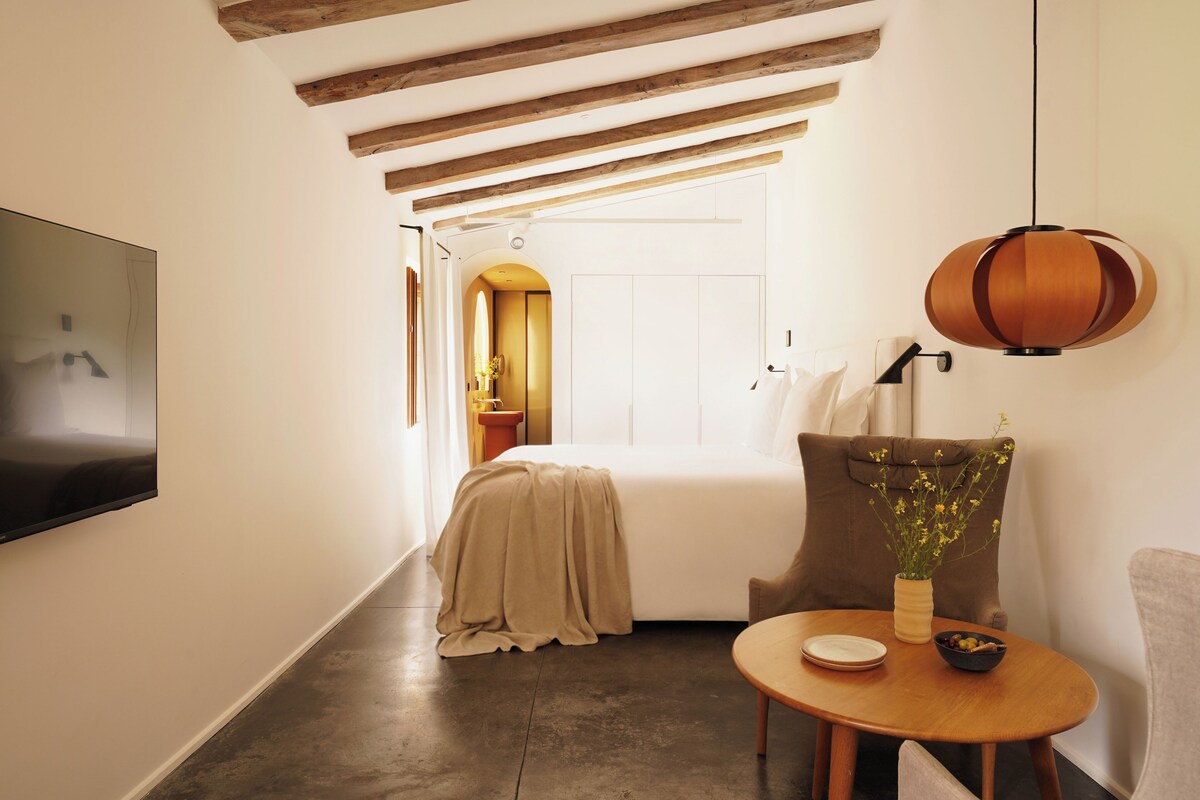 Chambre Deluxe double, baignoire | Draps en coton égyptien, literie de qualité, minibar, coffre-fort
