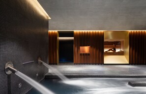 Couples treatment rooms, sauna, hot tub, steam room, Turkish bath