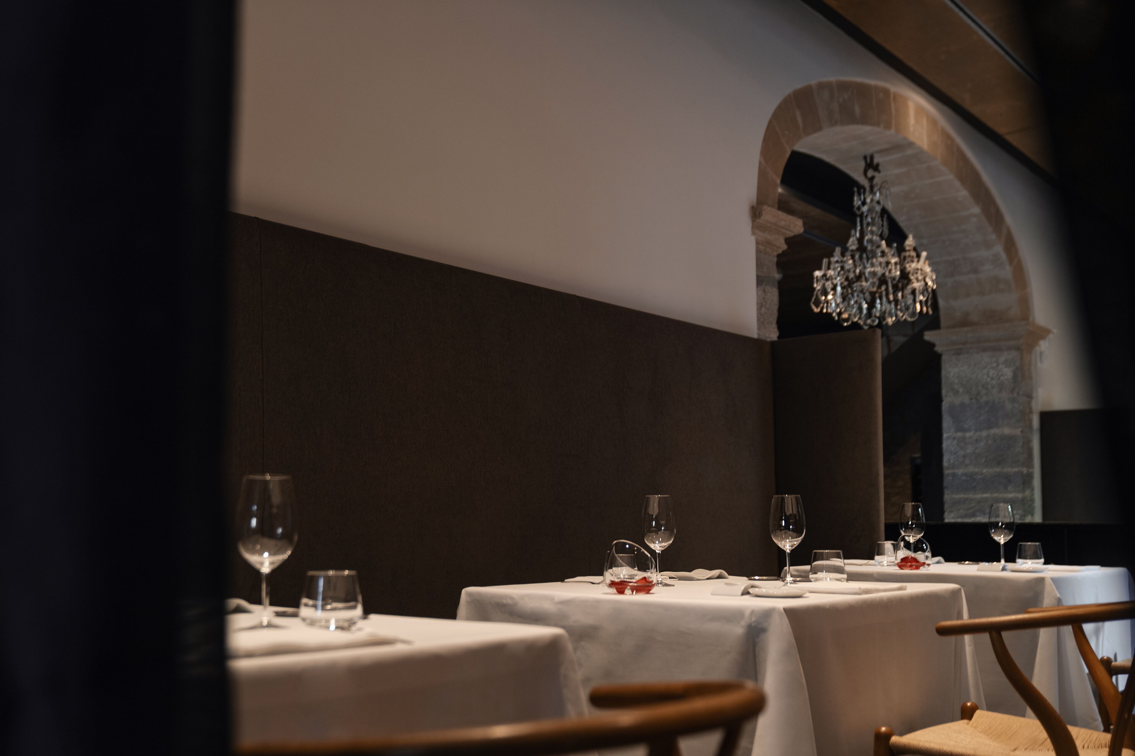 2 restaurants, breakfast, lunch, dinner served; mediterranean cuisine