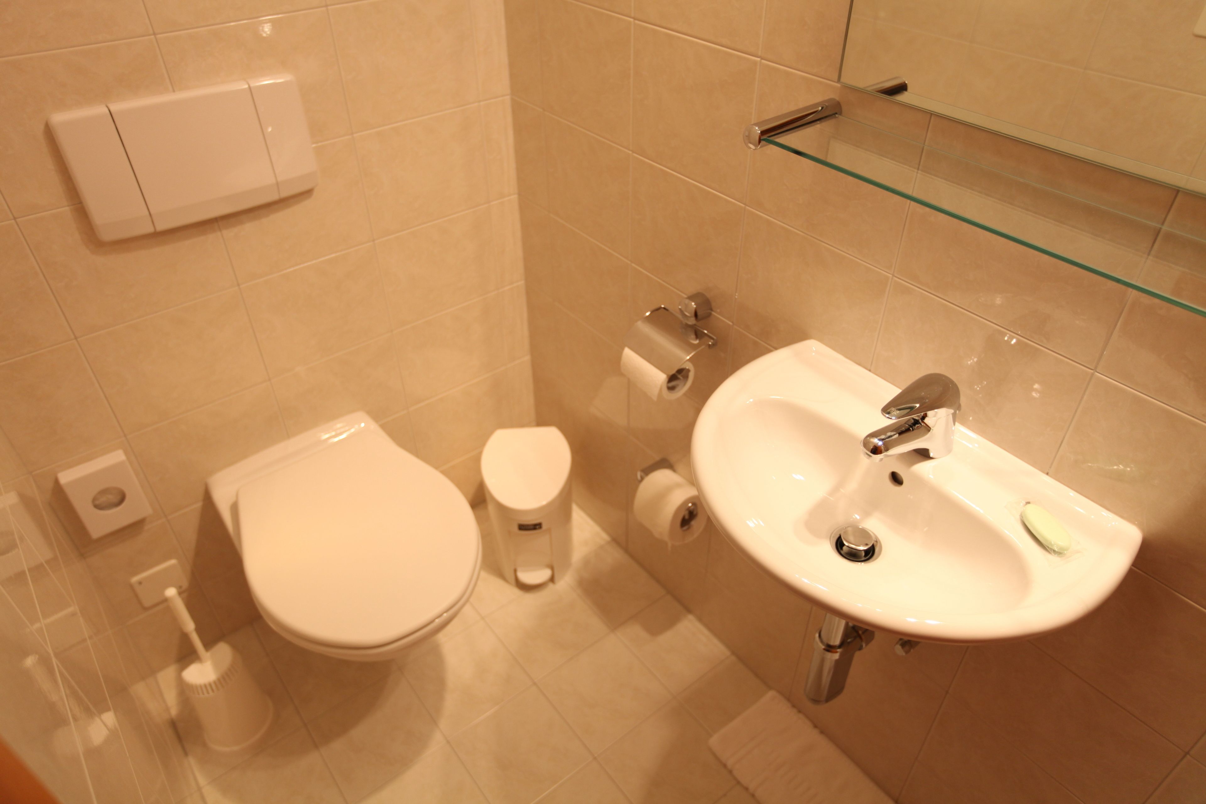 suite, terrace, valley view | bathroom | combined shower/bathtub, free toiletries, hair dryer, towels