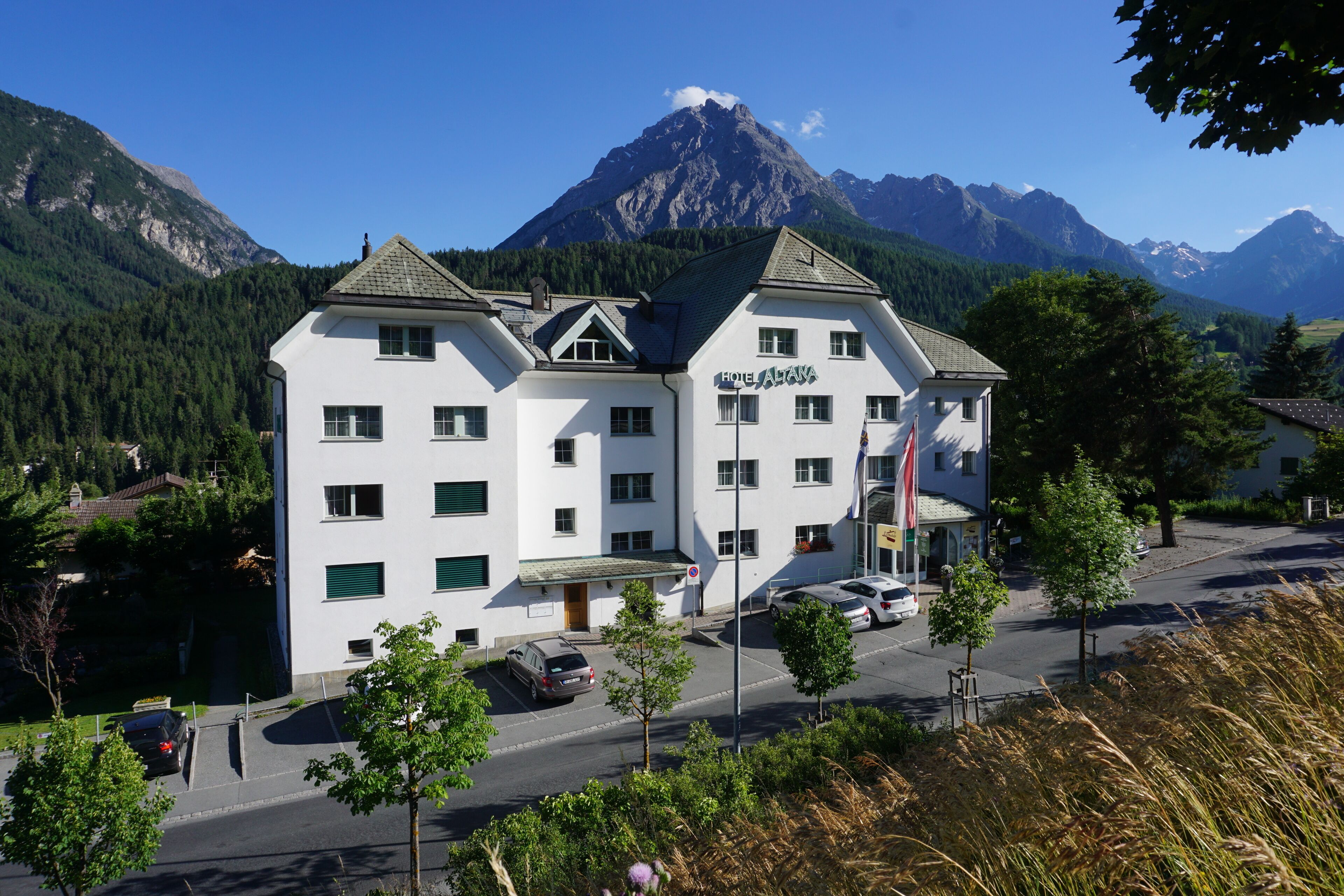 standard room | hypo-allergenic bedding, down duvets, in-room safe, desk