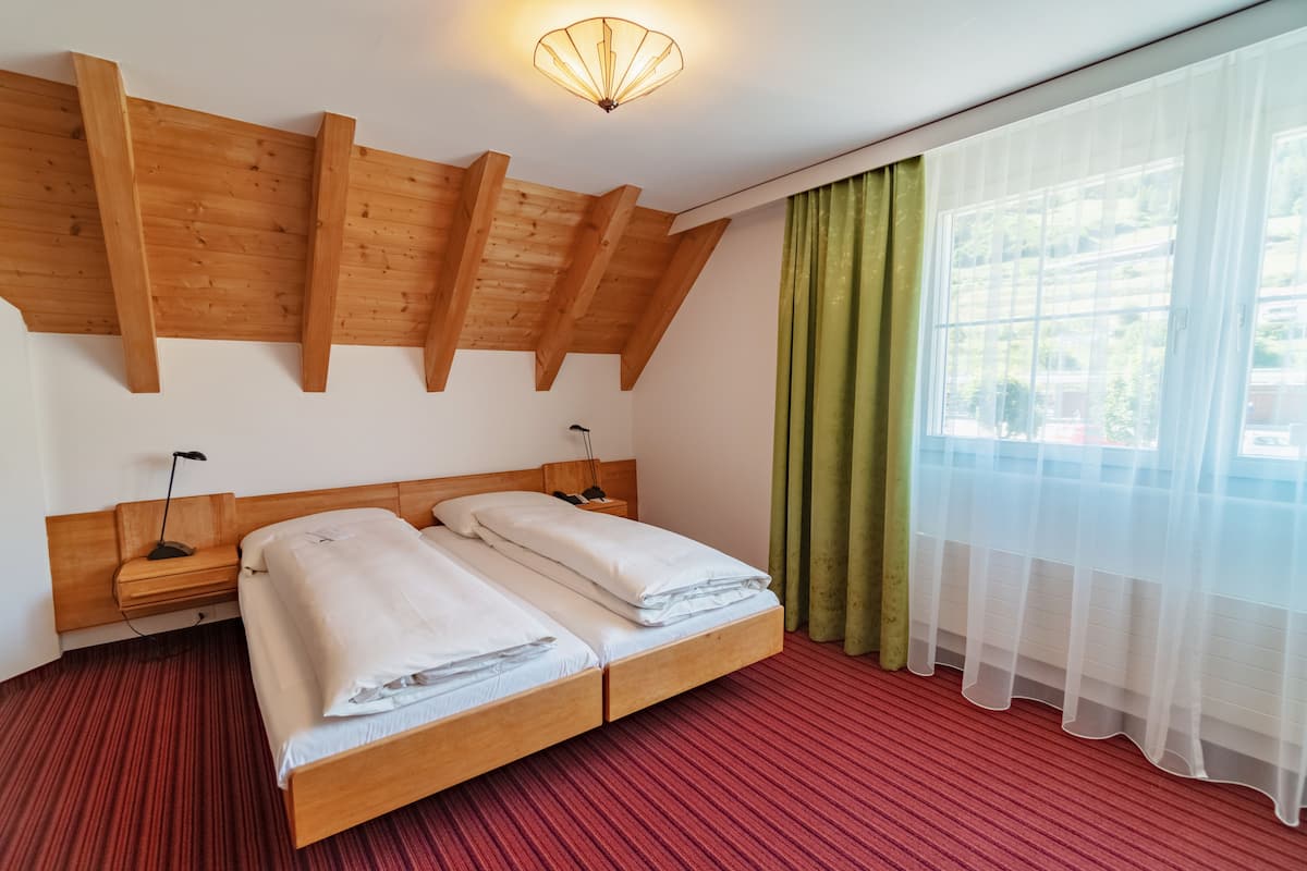 Chambre Deluxe | Literie hypoallergénique, couette en duvet d'oie