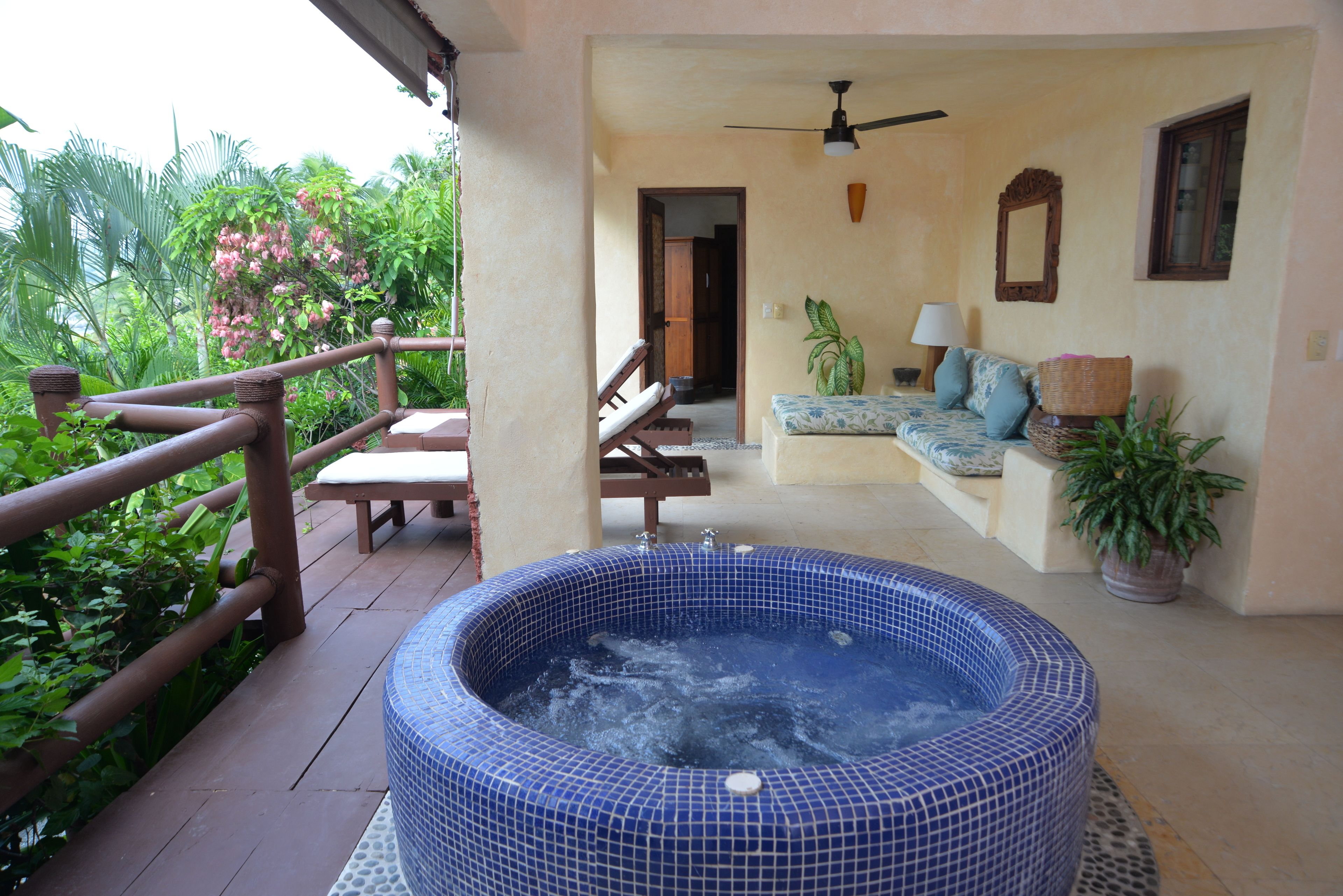 Chambre (Zihuatlan) | Literie de qualité supérieure, minibar, coffres-forts dans les chambres