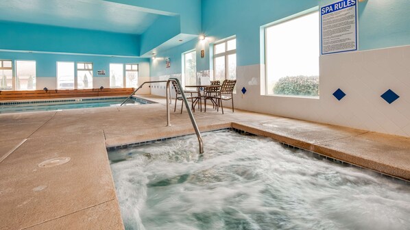 Indoor pool - Best Western Plus Grapevine Inn (Sunnyside)