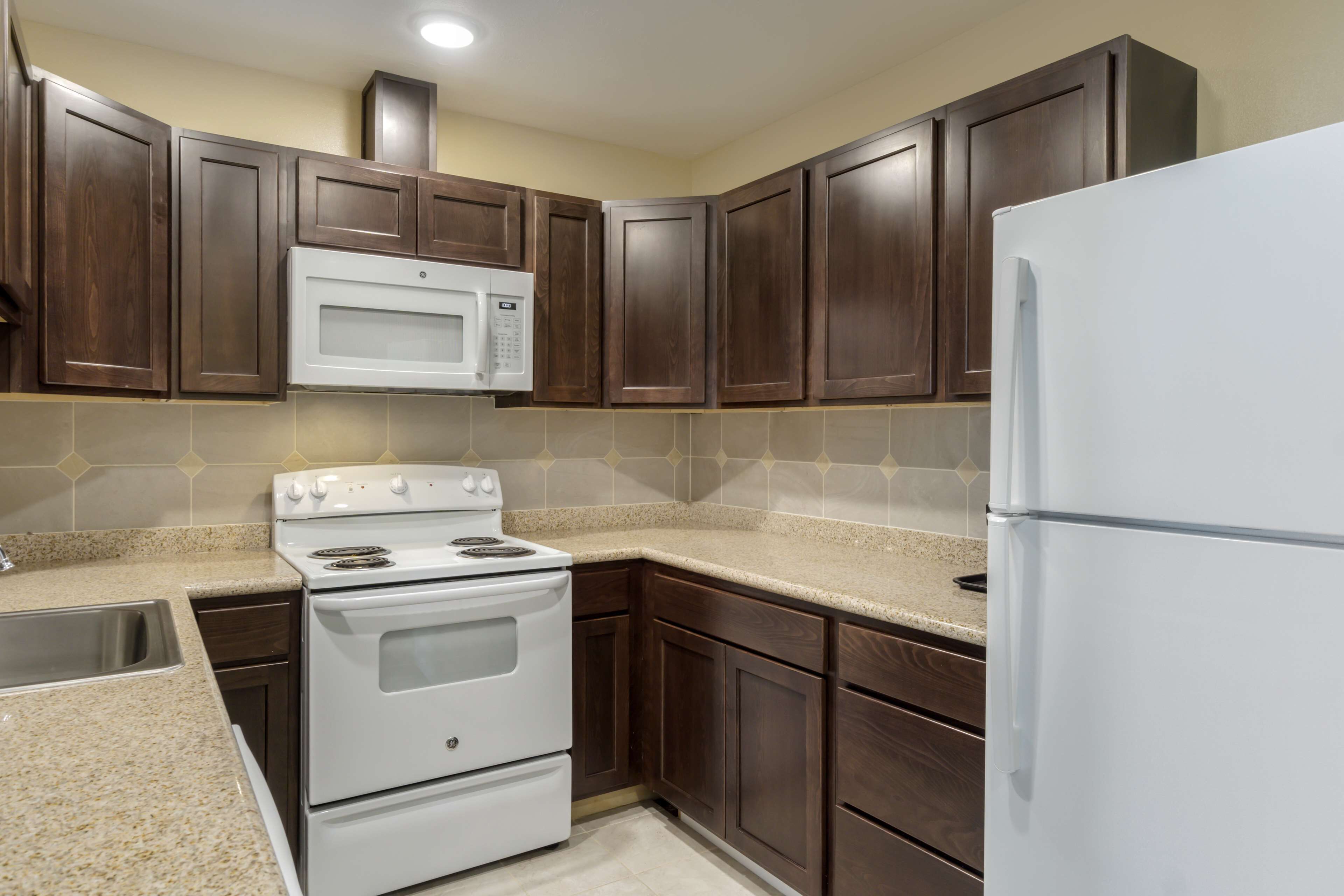 fridge, microwave, stovetop, dishwasher