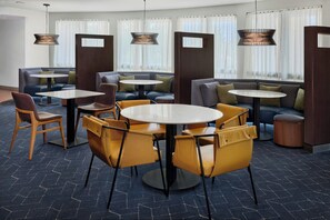 Breakfast and dinner served  - Courtyard by Marriott Kansas City Shawnee (Shawnee)