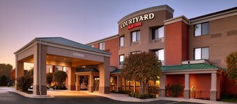 Courtyard by Marriott Kansas City Shawnee