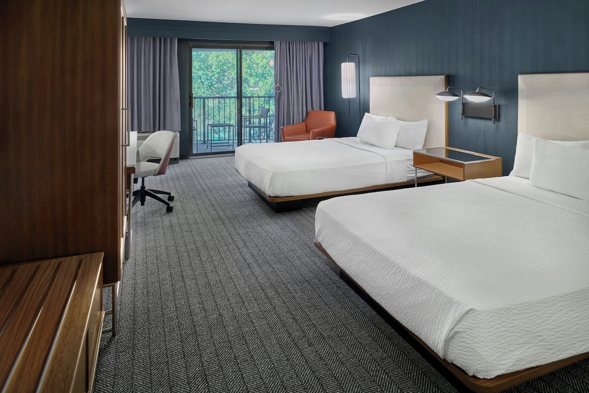 Chambre, 2 grands lits | Literie de qualité supérieure, surmatelas, bureau