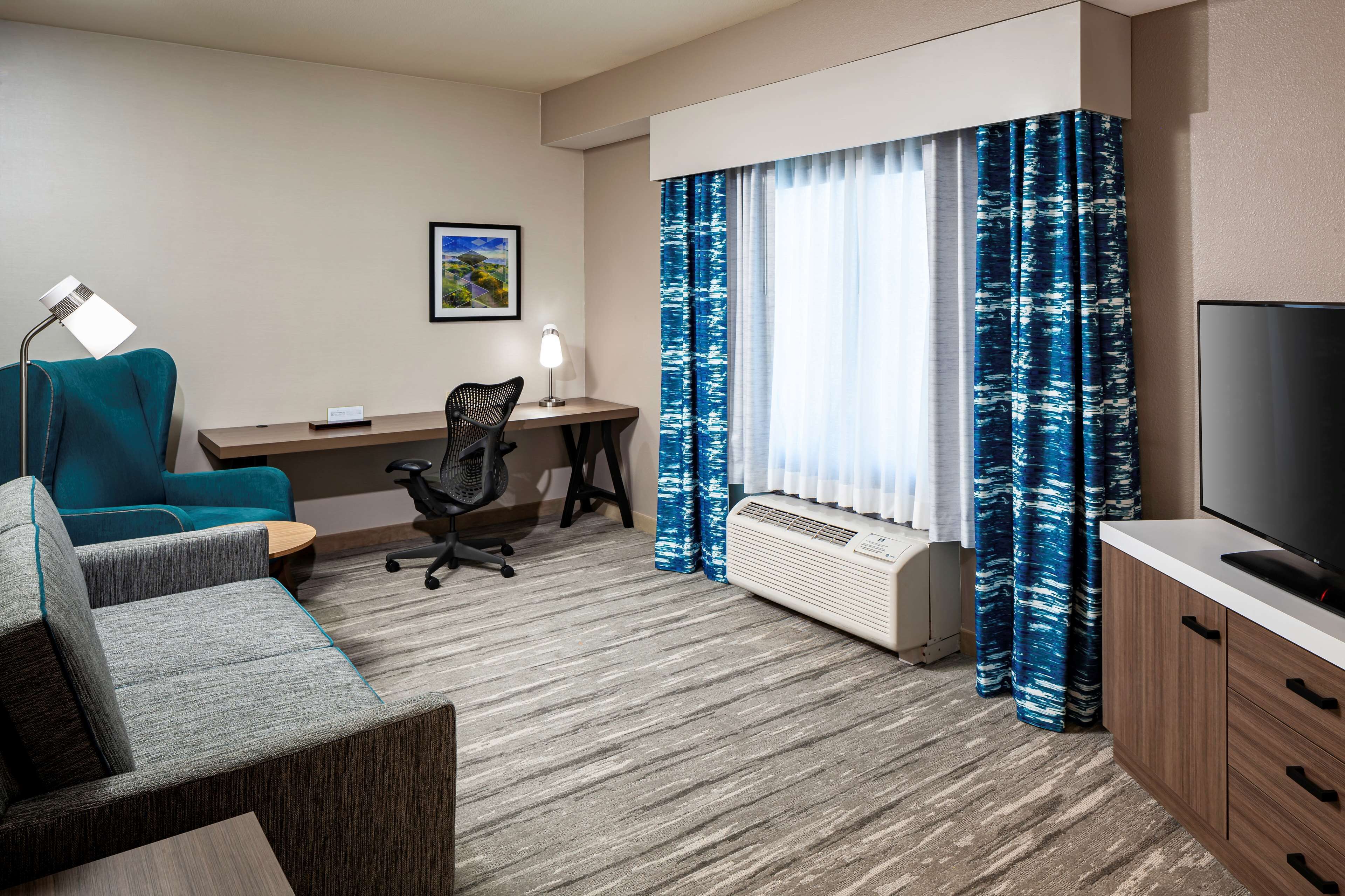 deluxe suite, 1 bedroom | in-room safe, desk, laptop workspace, iron/ironing board
