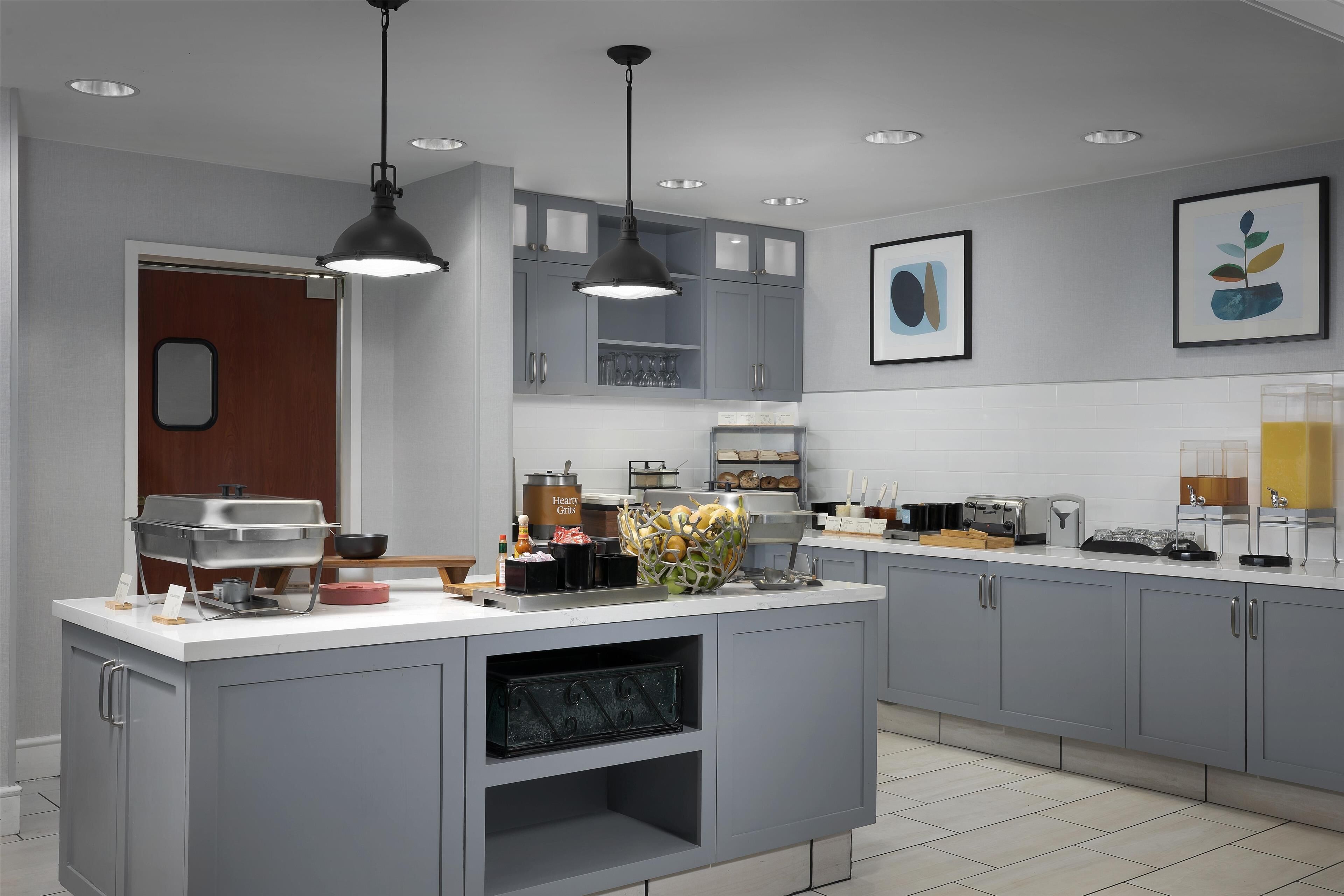 free daily full breakfast