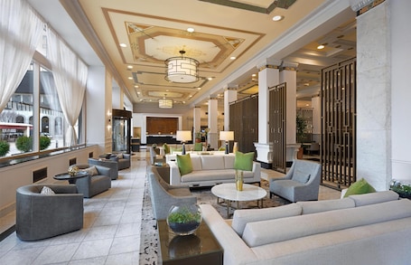 Lobby. Hilton Pennywell St. Louis at the Arch