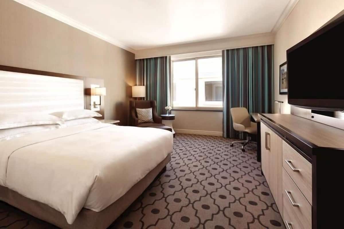 1 bedroom, premium bedding, down comforters, in-room safe