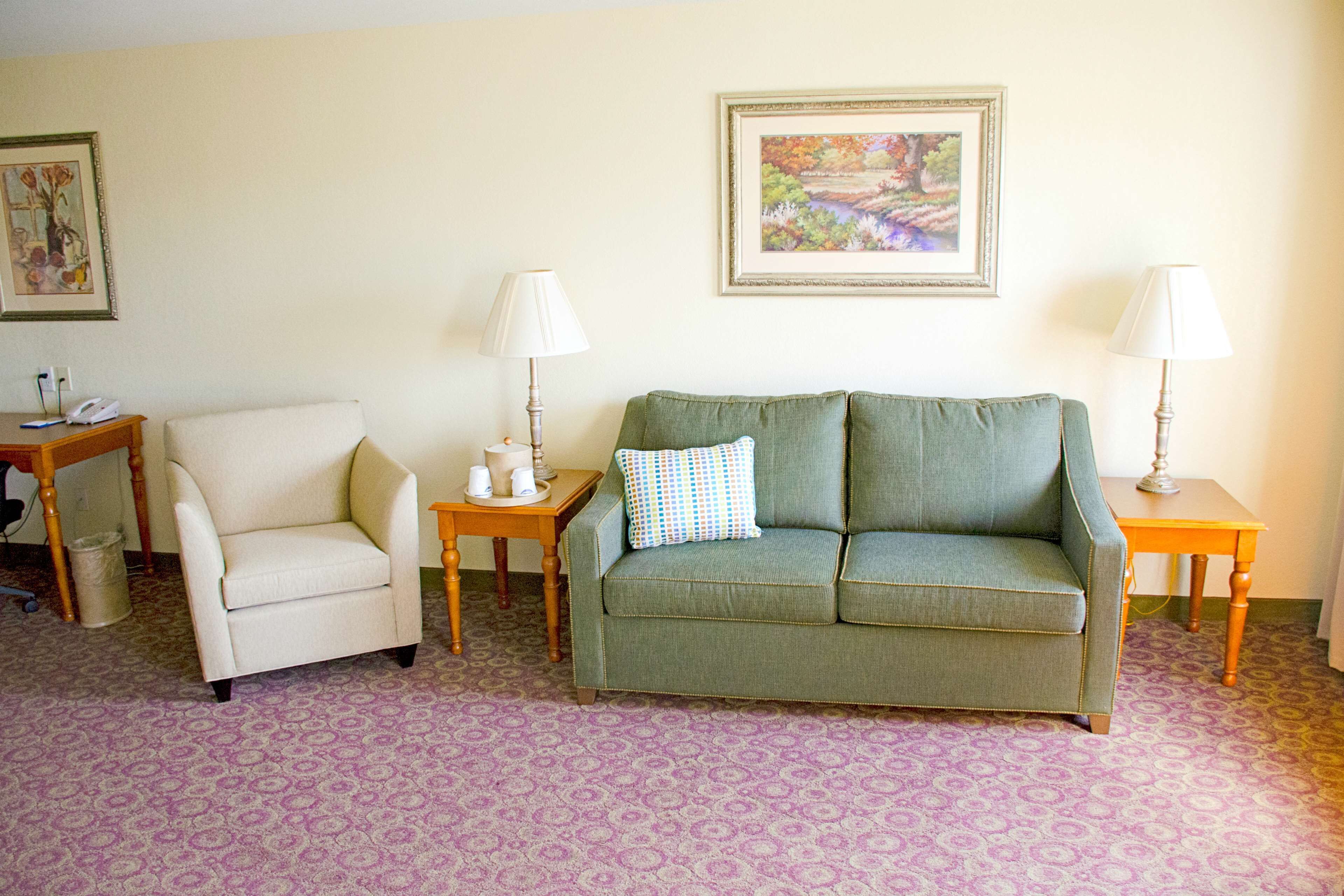 32-inch flat-screen tv with cable channels, tv