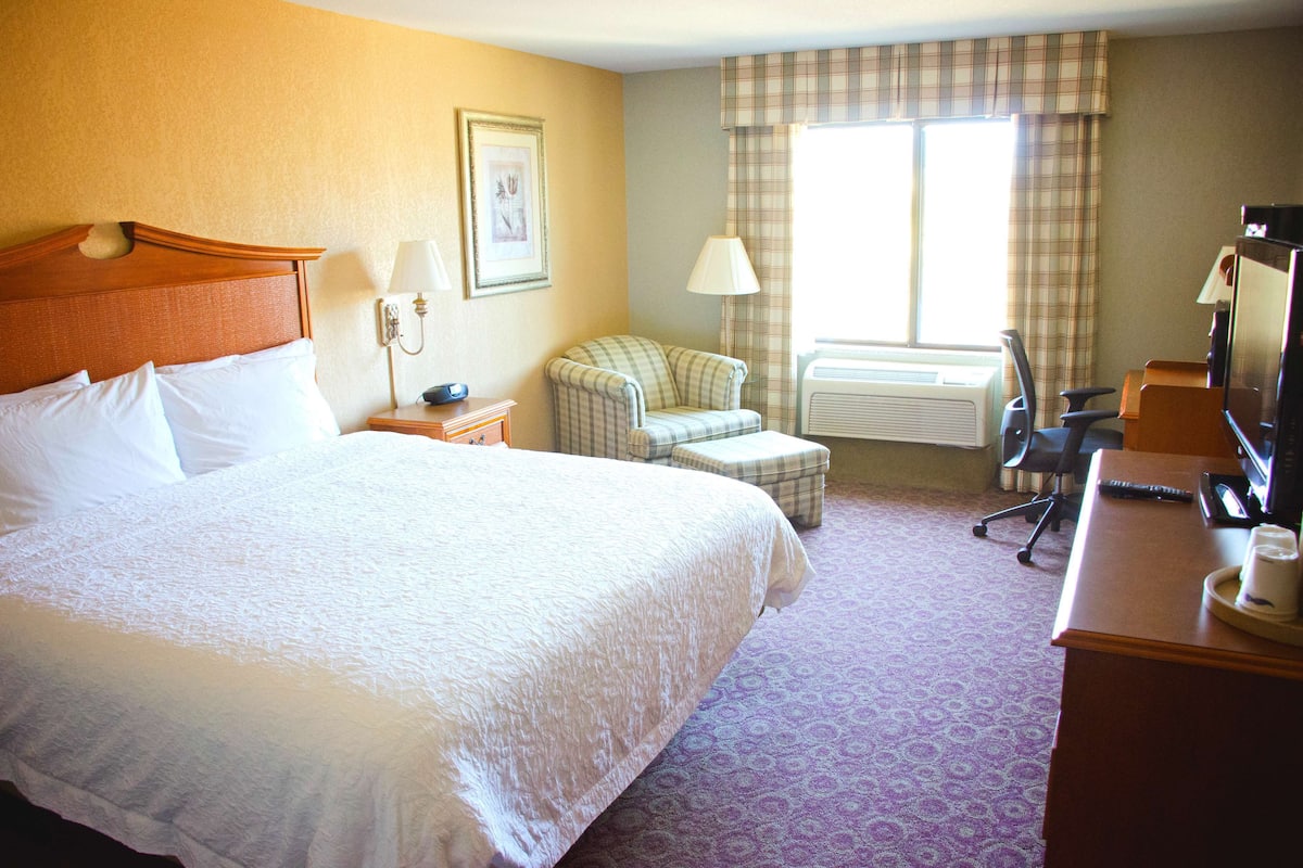 In-room safe, blackout curtains, iron/ironing board, free WiFi