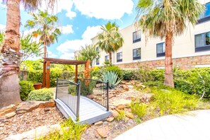 Courtyard - Hampton Inn and Suites College Station (College Station)