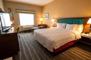 Standard Room, 1 King Bed, Non Smoking | In-room safe, blackout drapes, iron/ironing board, free WiFi - Hampton Inn and Suites College Station (College Station)