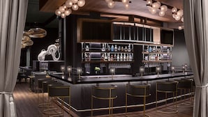 Bar (trong khuôn viên)