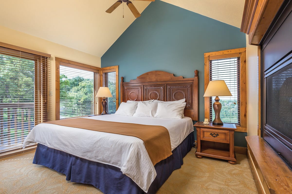 Standard Room, 2 Bedrooms, Non Smoking, Kitchen | Iron/ironing board, WiFi, bed sheets