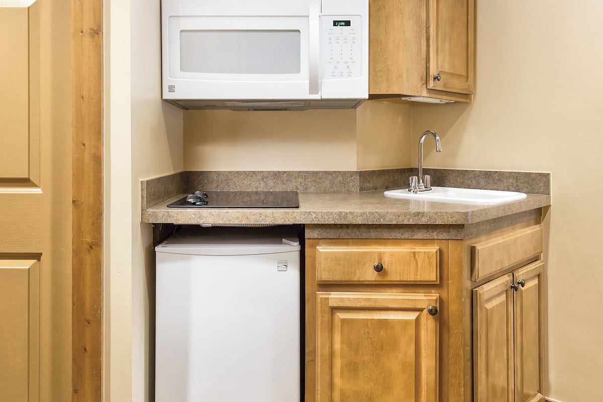 fridge, microwave, coffee/tea maker, cookware/dishes/utensils