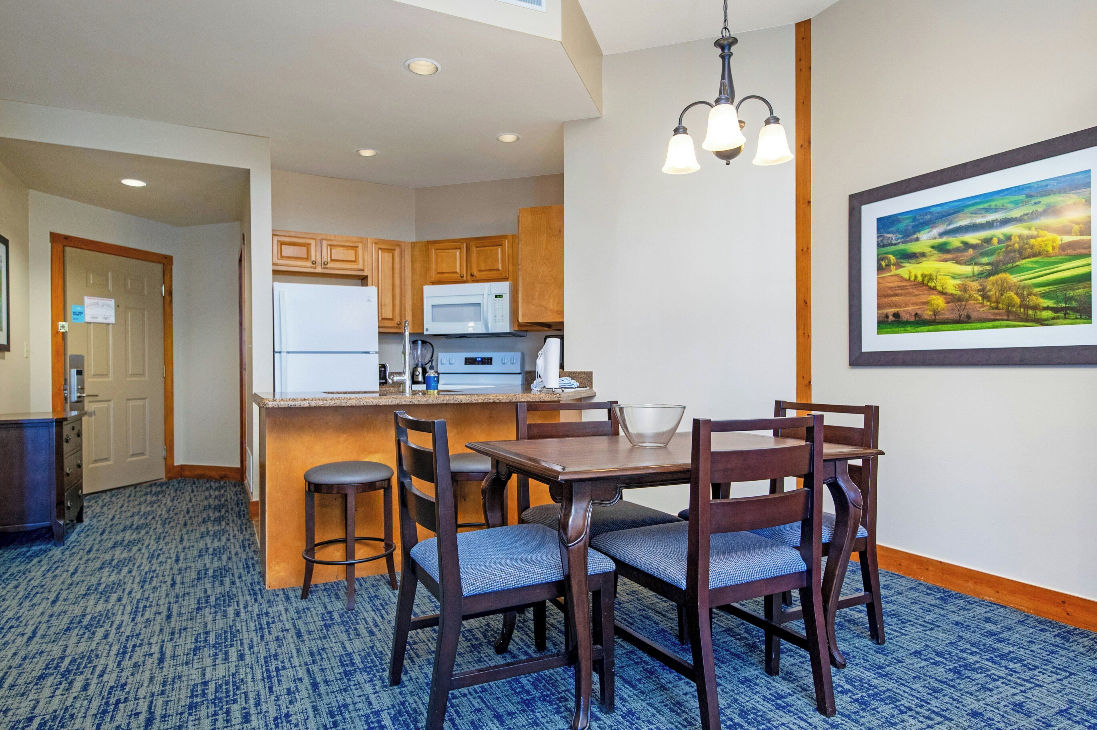 Standard Room, 2 Bedrooms, Non Smoking, Kitchen | Dining room