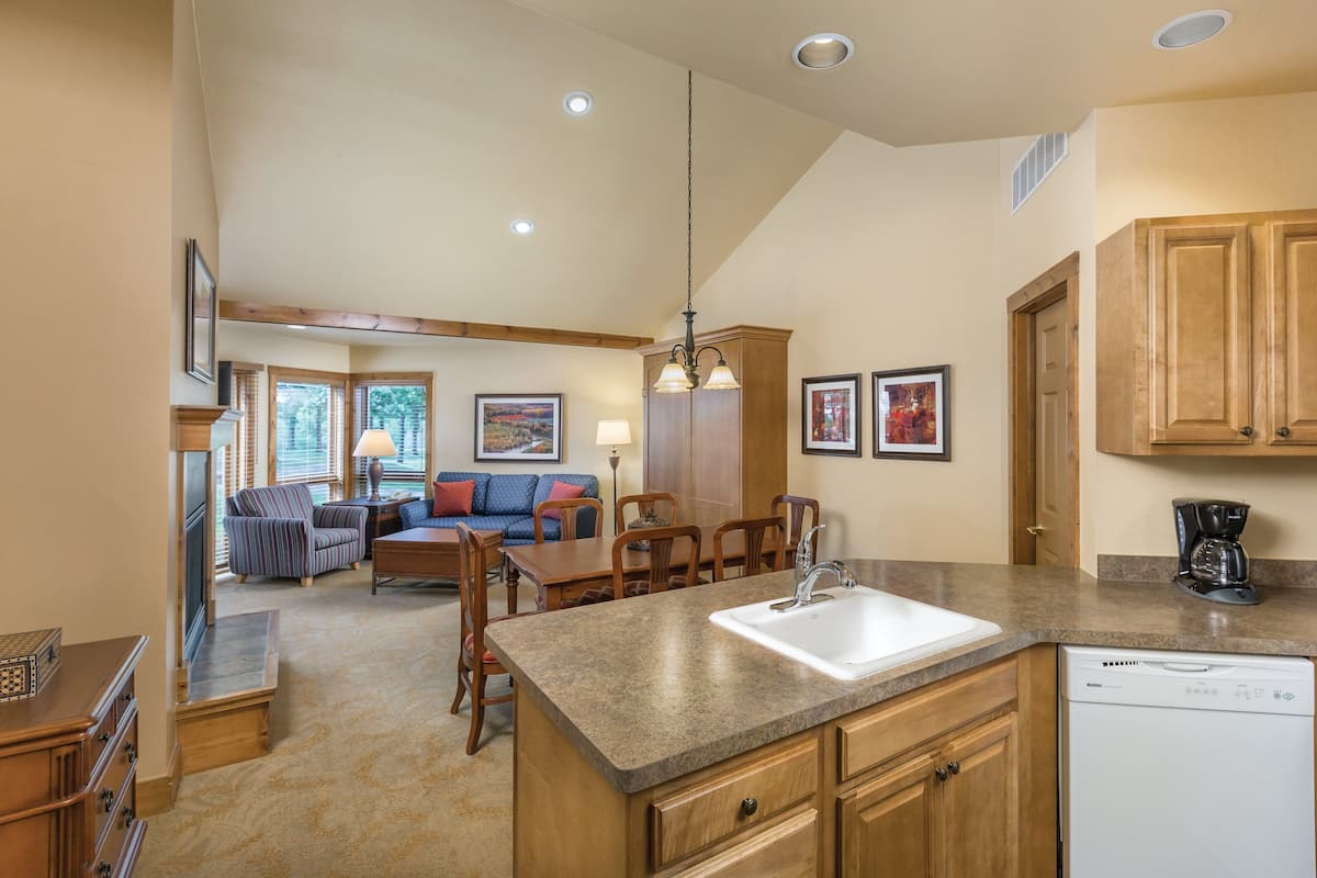 fridge, microwave, coffee/tea maker, cookware/dishes/utensils