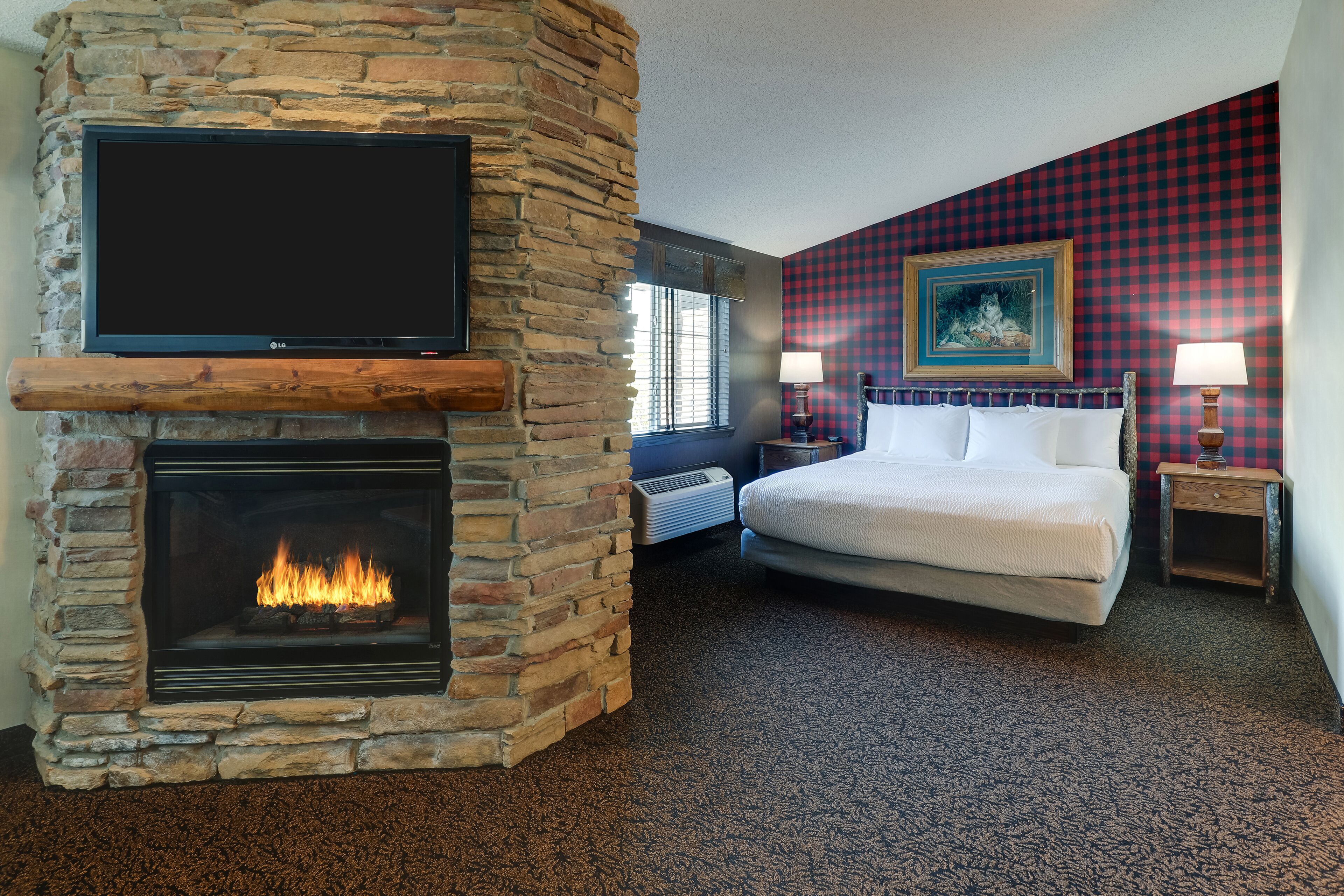 theme suite with kitchenette | desk, iron/ironing board, free wifi, bed sheets