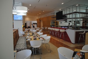 TĂ€gliches FrĂŒhstĂŒcksbuffet gegen GebĂŒhr