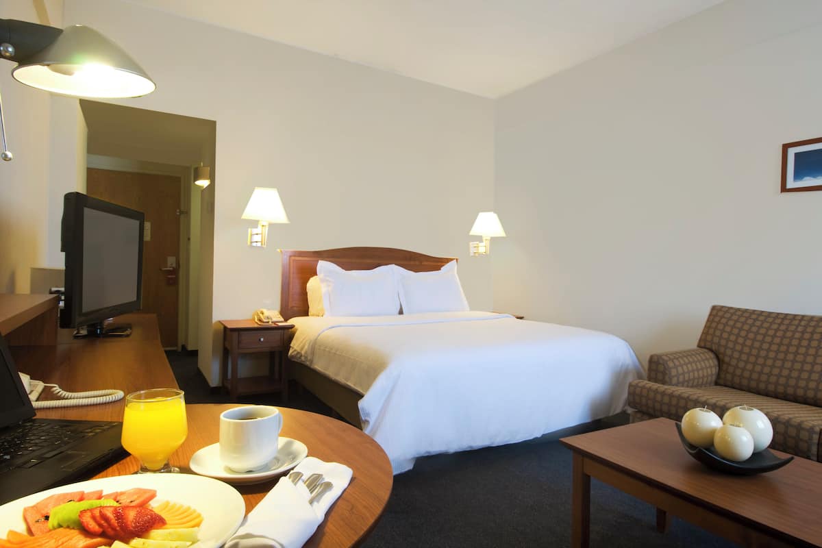 Superior Room, 1 King Bed | In-room safe, desk, blackout curtains, iron/ironing board