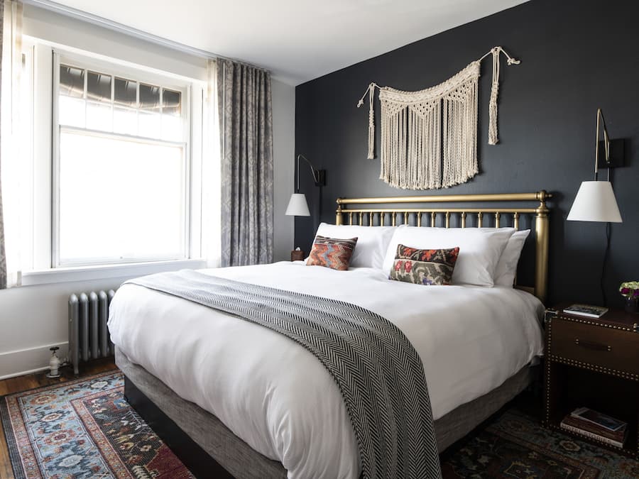 1 bedroom, hypo-allergenic bedding, down comforters, pillowtop beds