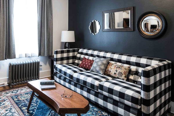 1 bedroom, hypo-allergenic bedding, down duvets, pillow-top beds