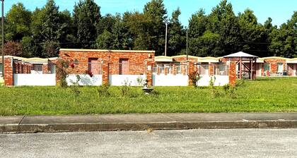 OYO Hickory House Inn