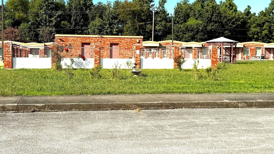 OYO Hickory House Inn