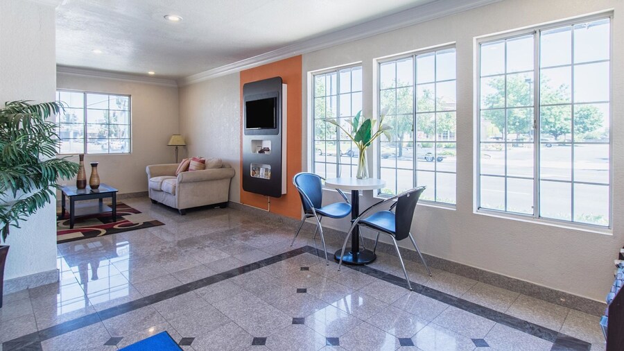 Motel 6 Kingsburg, CA