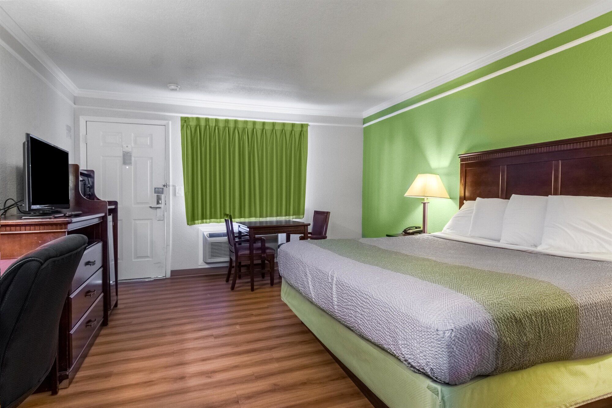 Free cots/infant beds, free WiFi, alarm clocks, bed sheets