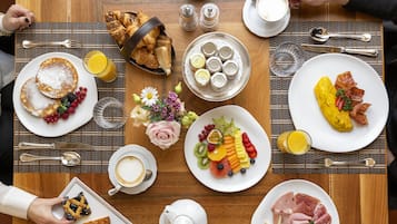 Free daily buffet breakfast