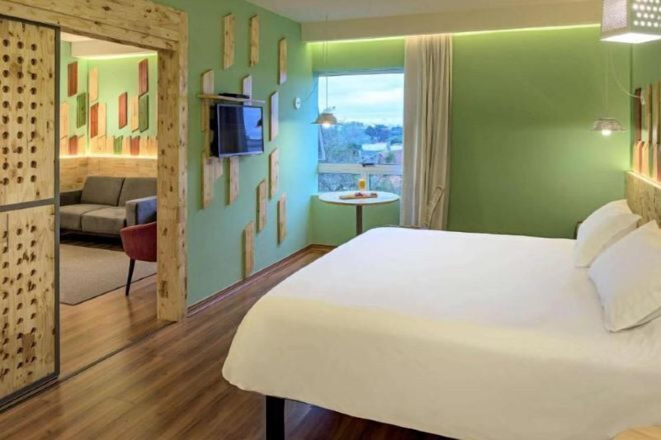 Hypo-allergenic bedding, minibar, in-room safe, individually decorated