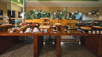 Daily buffet breakfast (BRL 35 per person)
