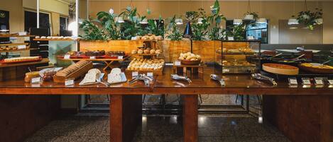 Daily buffet breakfast (BRL 35 per person)