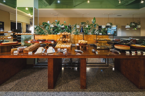 Café da manhã com buffet todos os dias (BRL 35 por pessoa)