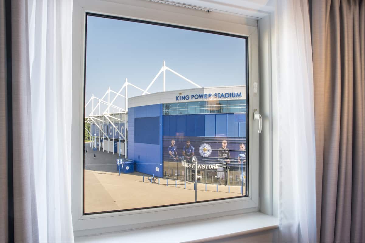 1 bedroom, desk, laptop workspace, blackout curtains