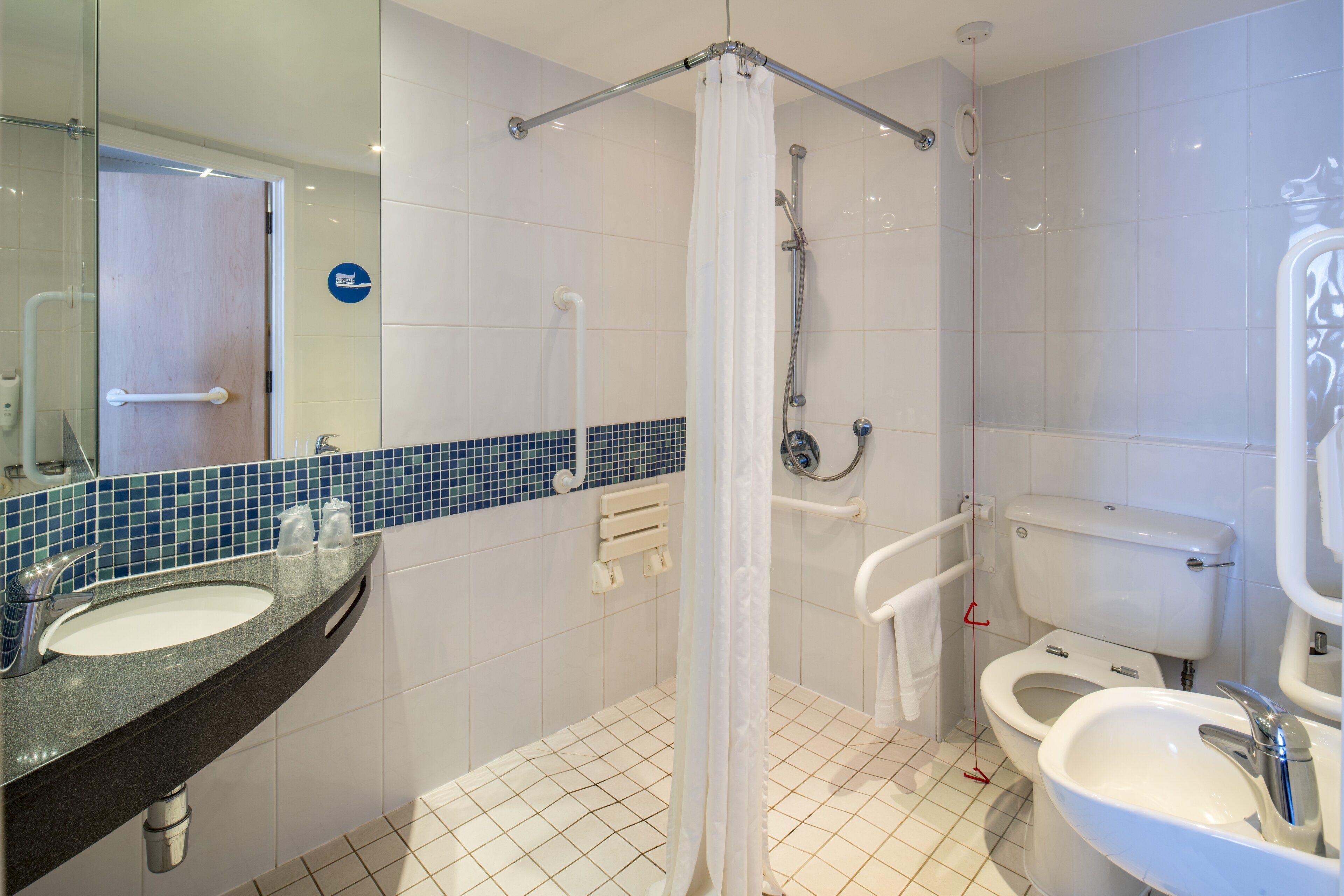standard room, 1 double bed, accessible (free hot breakfast) | bathroom | shower, free toiletries, hair dryer, towels