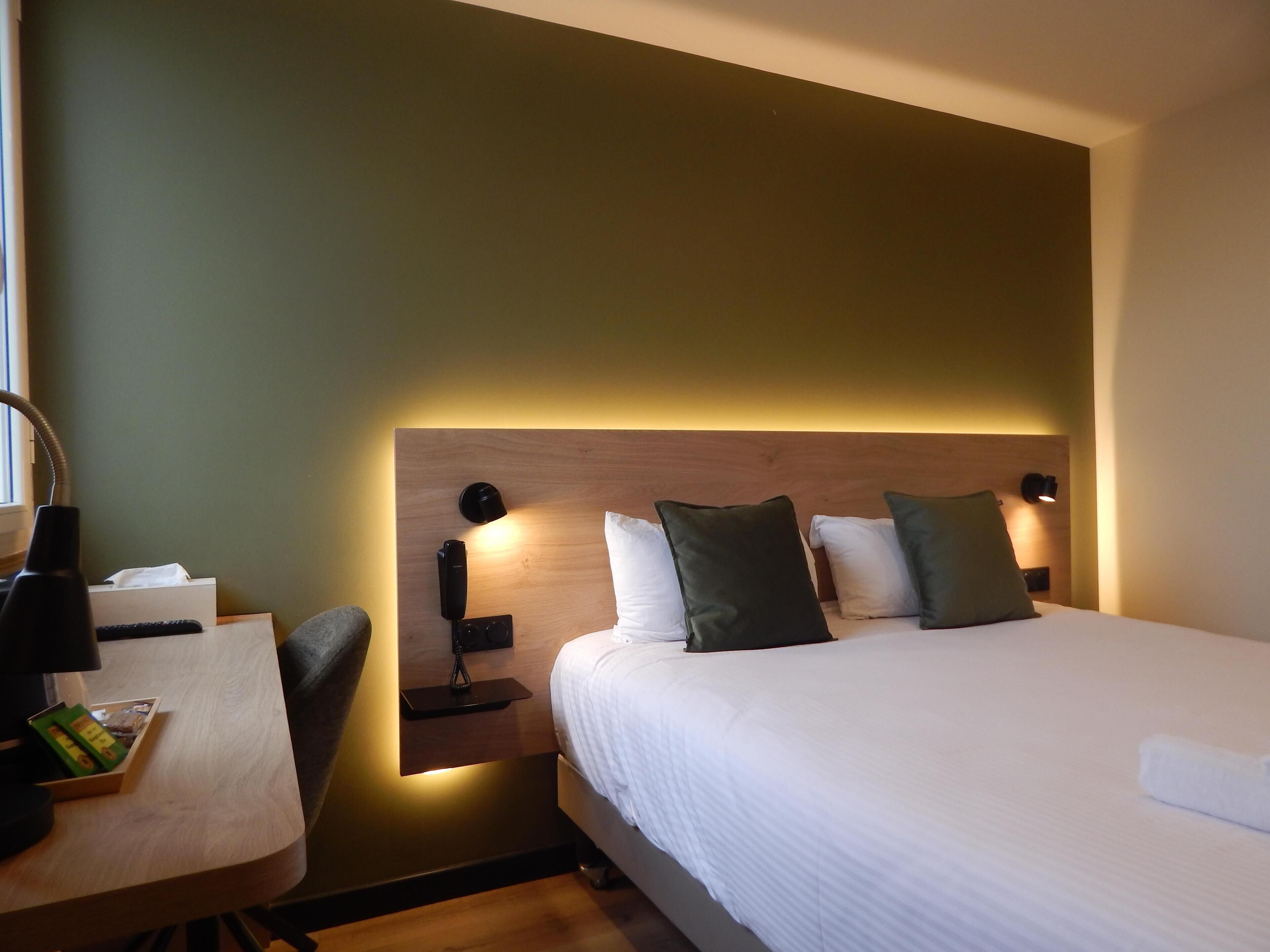 Superior Room, 1 Queen Bed, Non Smoking (with Single Sofabed) | Individually furnished, desk, blackout drapes, soundproofing