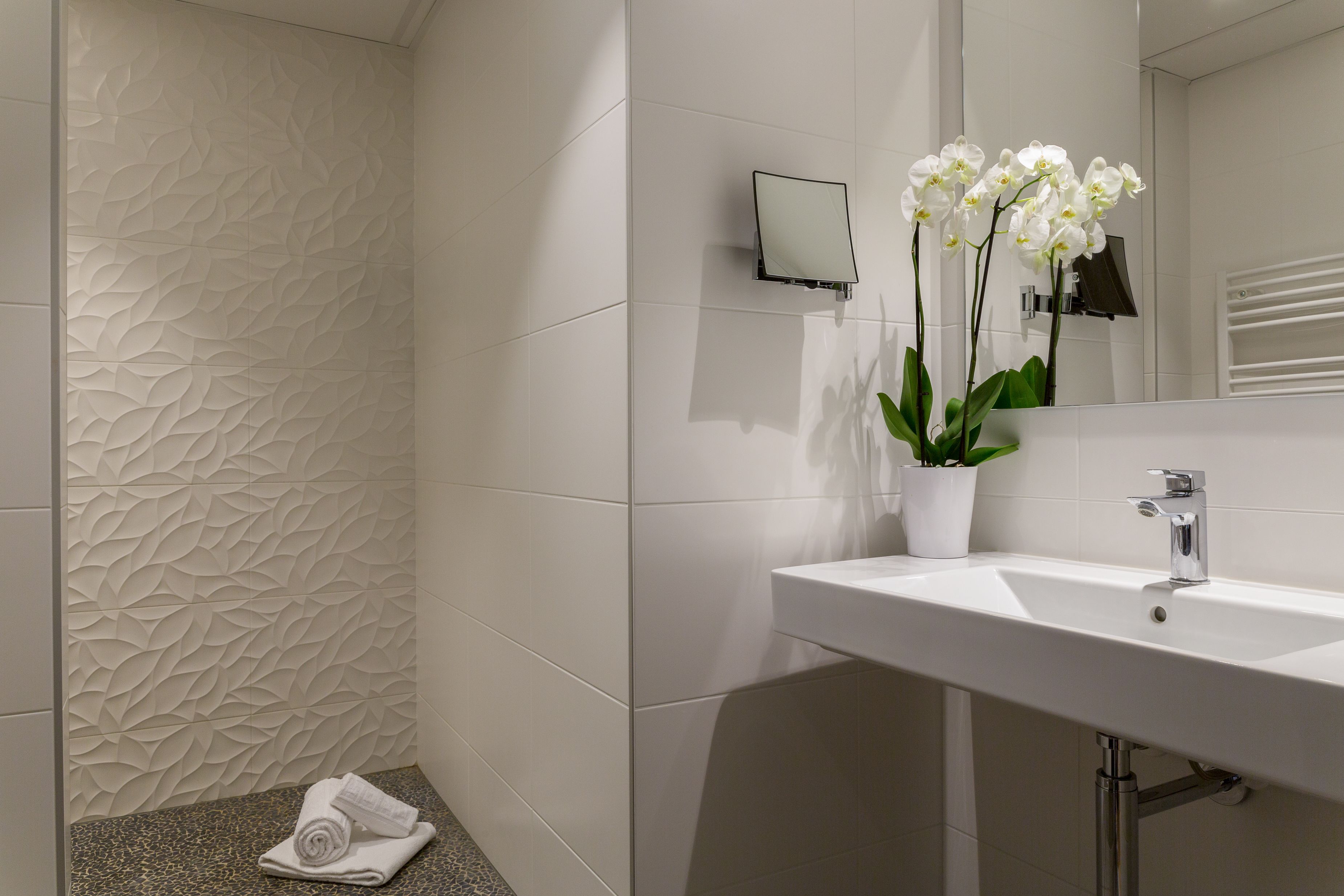 separate bathtub and shower, free toiletries, hair dryer, towels