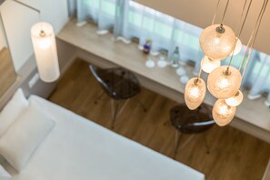 Duplex família, 2 quartos | Individualmente mobiliados, escrivaninha, cortinas blackout